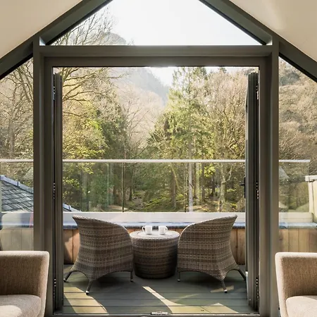 Hotel Lodore Falls & 4*
