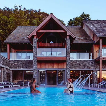 Lodore Falls & מלון 4*