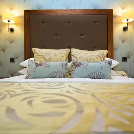 Lodore Falls & Hotel 4*